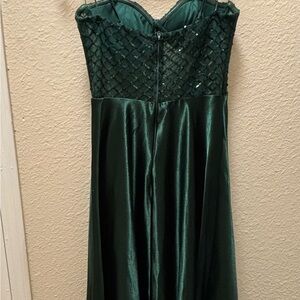 Elegant Green Strapless Gown